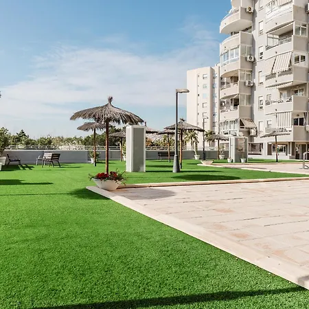 Acogedor Con Piscina Y Balcon