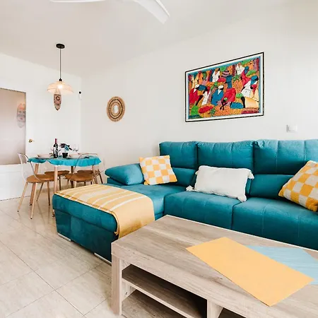 Acogedor Con Piscina Y Balcon Appartamento