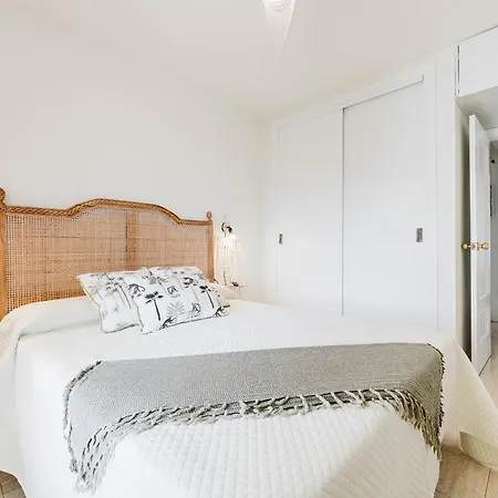 Acogedor Con Piscina Y Balcon Appartamento