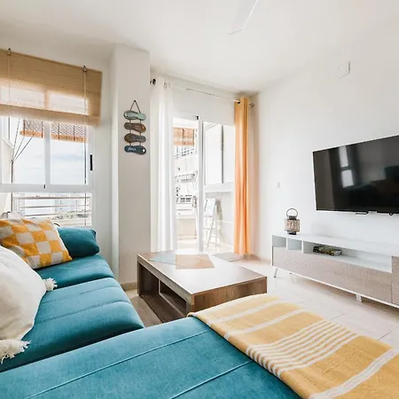 Acogedor Con Piscina Y Balcon *