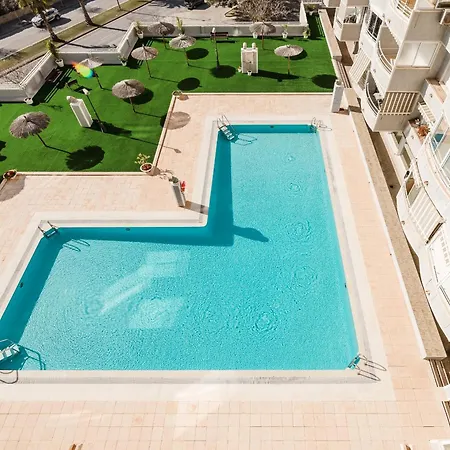 Acogedor Con Piscina Y Balcon